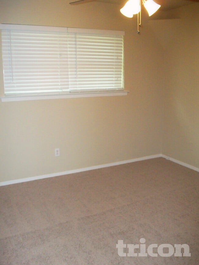 Building Photo - 1703 Sagebrush Trail