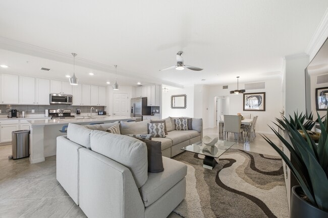 Building Photo - 10792 Tarflower Dr