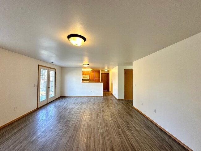 Building Photo - 4 Bedroom 3 Bathroom Home with Attached Garage, AC, and 2 Separate Living Areas!