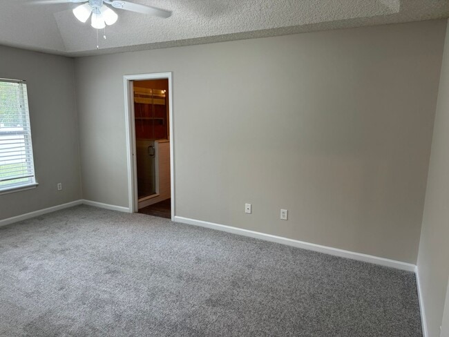 Building Photo - Home For Rent