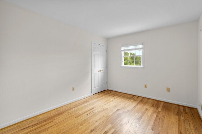 Building Photo - 4 Bed 3 Bath - Silver Spring Single Family...