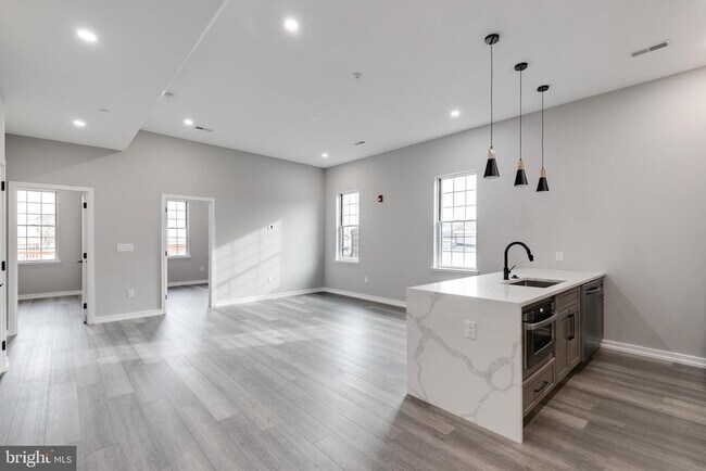 Building Photo - 752 S 16th St