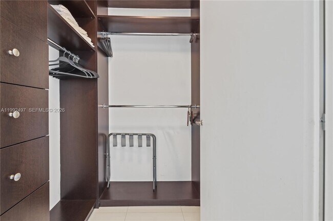 Building Photo - 200 Biscayne Blvd Way