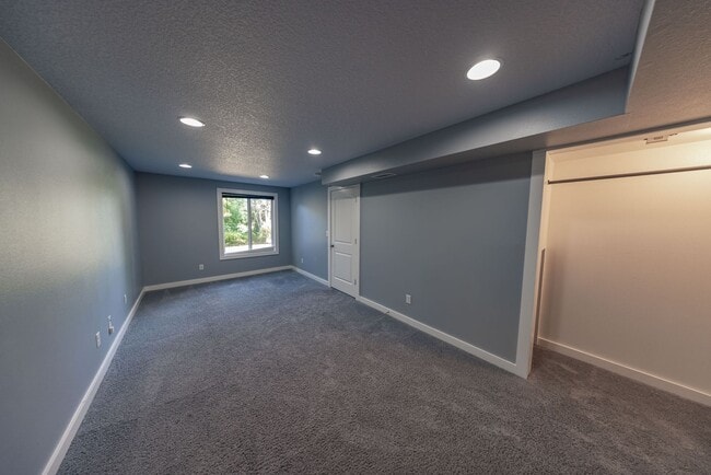 Building Photo - 4 Bedroom house in Hazel Dell - AC, large ...