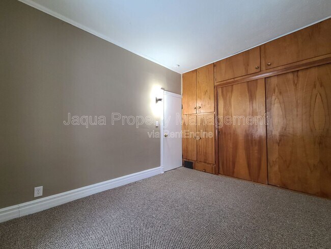 Building Photo - 621 State St