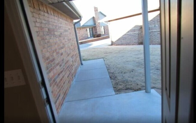 Building Photo - Great 2 bed/1 bath South OKC Duplex