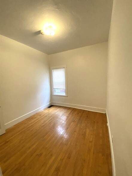 Building Photo - 150 5th St