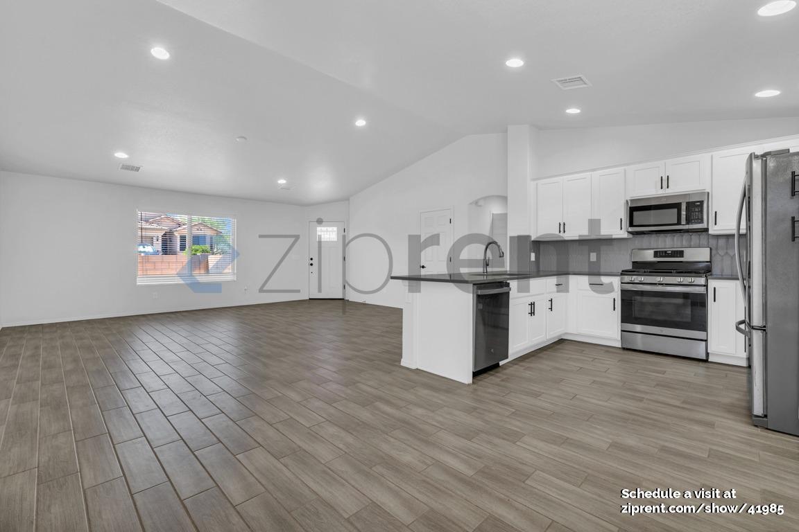 Building Photo - 1704 Tenen Pass Dr