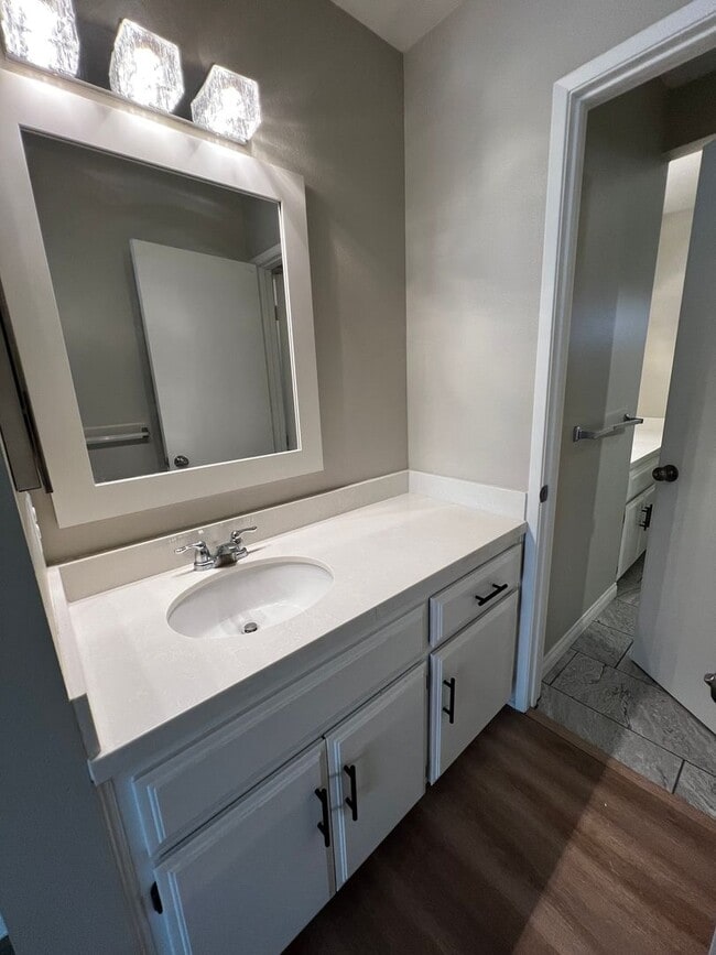 Building Photo - 2 Bedroom 1.5 Bath Townhouse Condo for Rent in the Heart of Monrovia