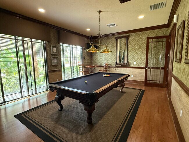 Building Photo - 3020 Alcazar Pl