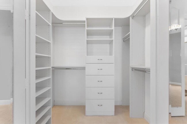 Building Photo - 604 NE Francesca Ln