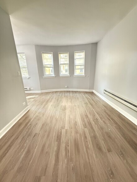 Building Photo - 4527 N Malden St