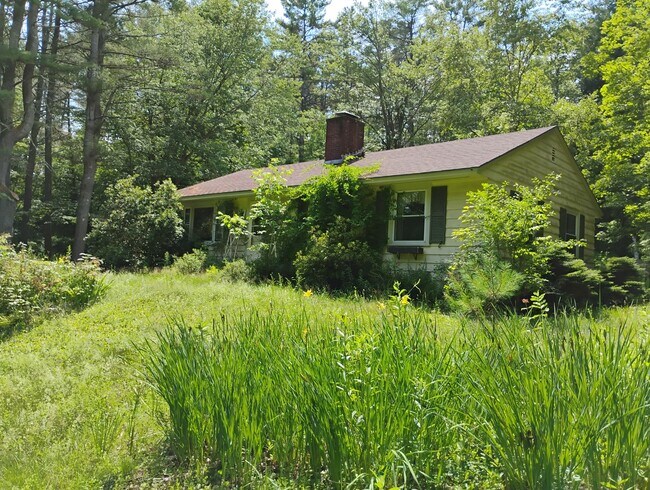 Building Photo - 200 Garey Rd