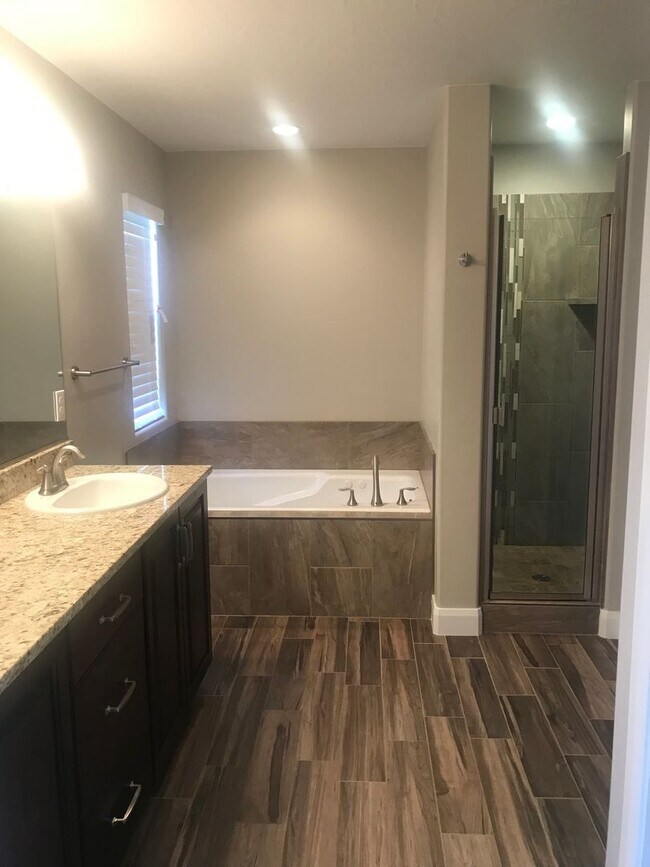 Building Photo - 2520 Blackhawk Dr