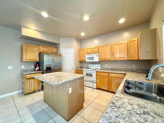 Building Photo - 723 Sandy Point Dr