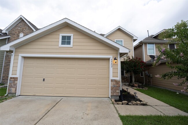 Building Photo - 6442 Wilshire Lakes