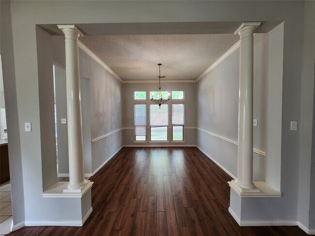 Building Photo - 1011 Lexington Green Dr