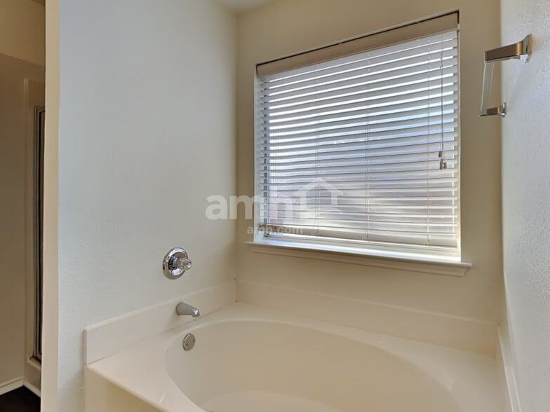 Building Photo - 7307 Fossil Garden Dr