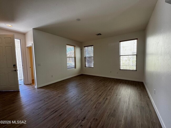 Building Photo - 1133 S Pantano Overlook Dr