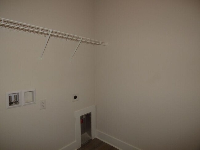 Building Photo - 5753 Danbury Blvd