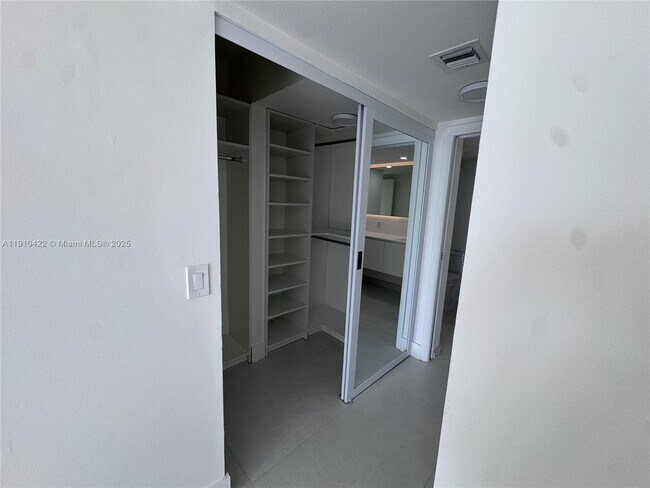 Building Photo - 3625 N Country Club Dr