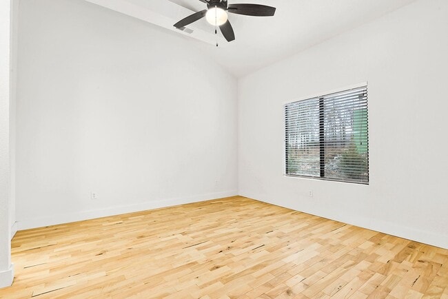 Building Photo - Two Bedroom Twin Villa with Attached 1-Car...