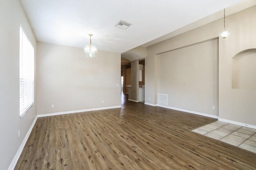 Building Photo - 1627 Wakefield Dr