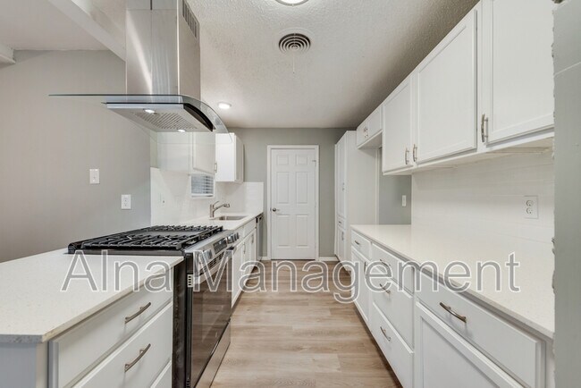 Building Photo - 7320 Monterrey Dr