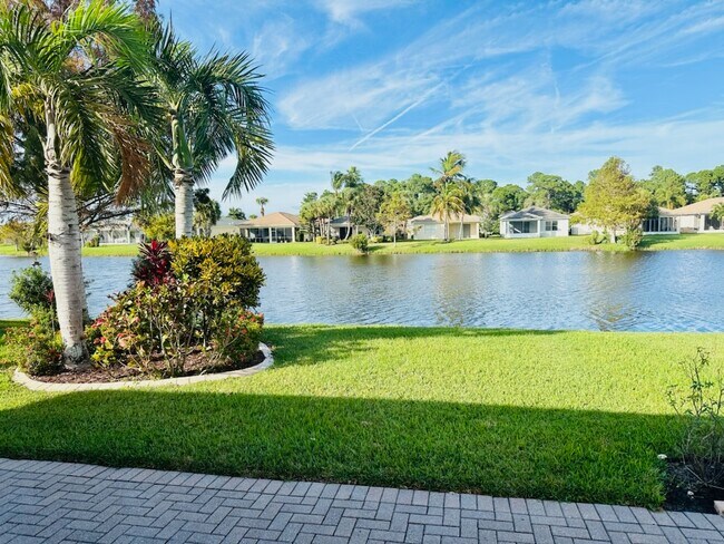 Building Photo - 867 SW Rocky Bayou Ter