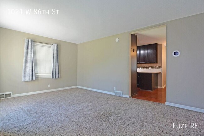 Building Photo - 1021 W 86th St