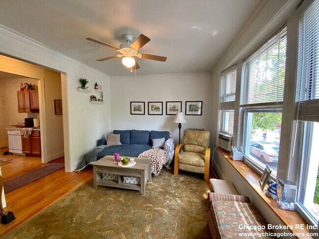 Primary Photo - 506 W Belden Ave