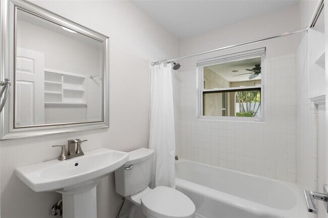 Building Photo - 731 Alda Way NE