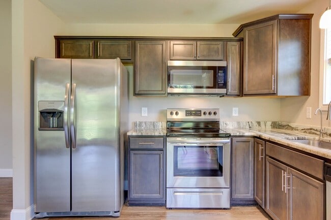 Building Photo - Sharp 3 bed 2 Bath Close To Ft Campbell