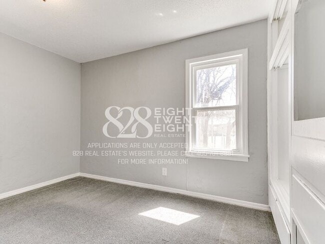 Building Photo - 3 Bed/1 Bath Single Family Home Available Now! Within 5 miles of TAFB!