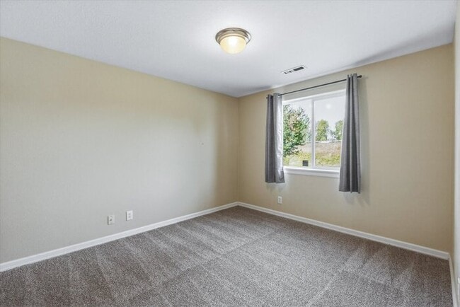 Building Photo - THREE BEDROOM PLUS BONUS OR FOURTH BEDROOM