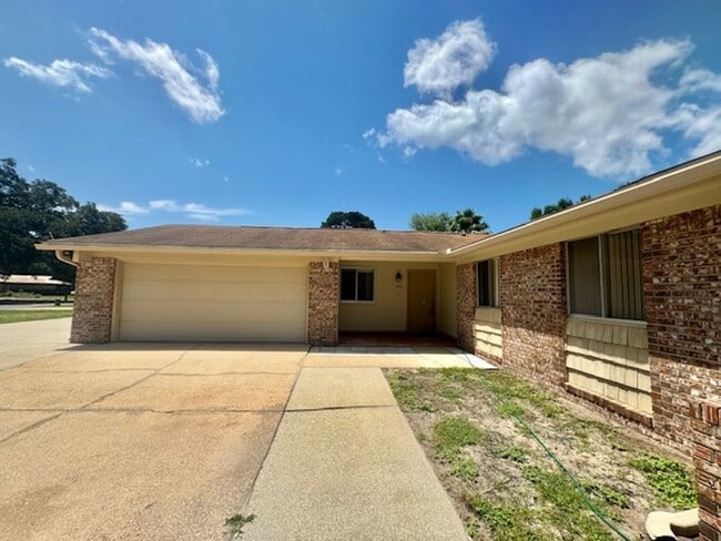 Building Photo - 135 Perdido Cir