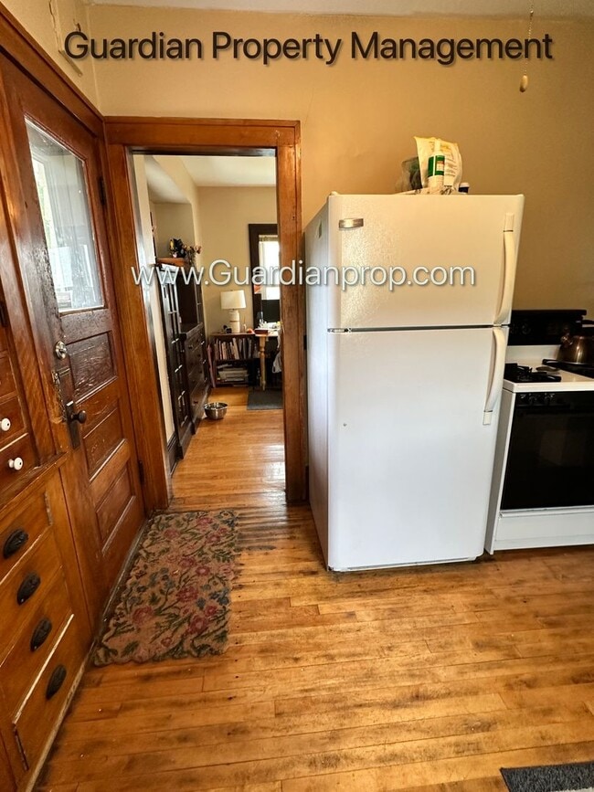 Building Photo - South Minneapolis Single Family Home, Fenc...