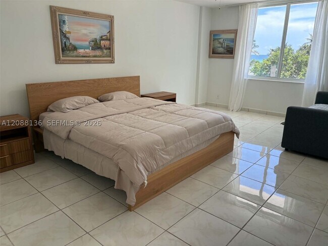 Building Photo - 3725 S Ocean Dr