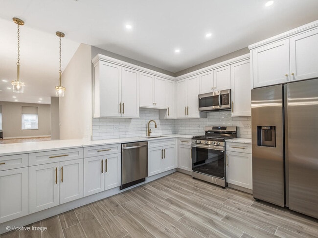 Building Photo - 2013 W North Ave