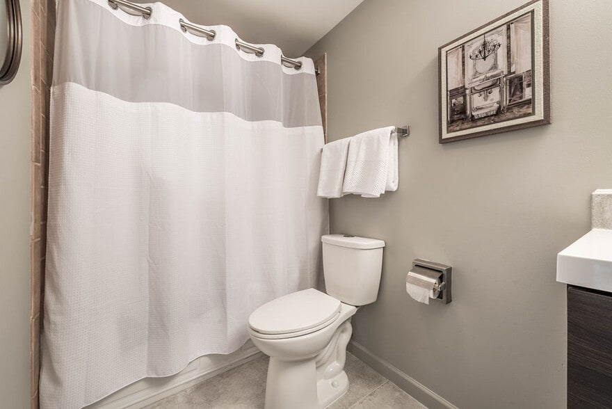 Bathroom - 238 Walker St SW