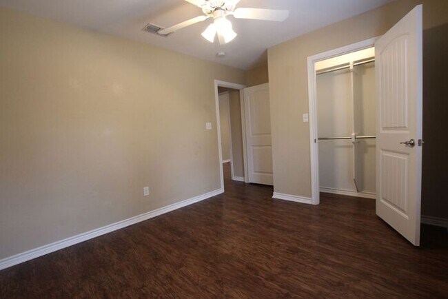Building Photo - Coming Soon! Gorgeous 3 Bedroom Home in Th...