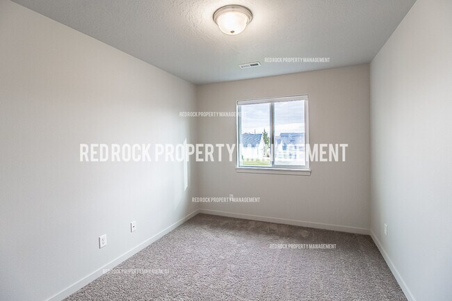 Building Photo - 319 Woodlawn Ln