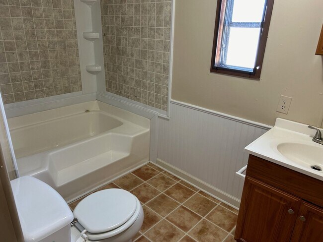 Building Photo - 2 Bedroom / 2 Bath Mobile Home  Kingsport TN