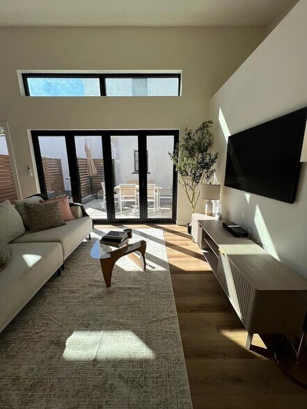 Building Photo - 233 Ashland Ave