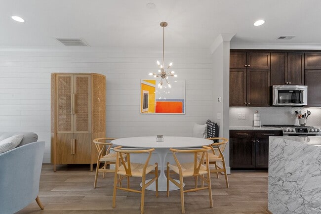 Building Photo - Stunning 3BD, 3.5BA Raleigh Townhome on a ...