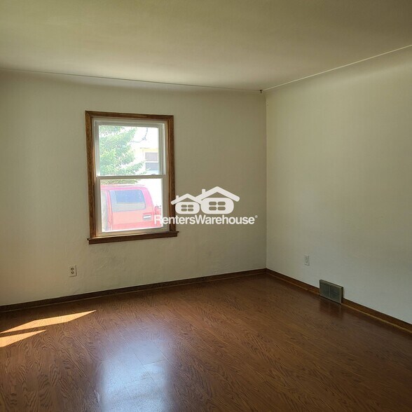 Building Photo - 135 24th Ave S