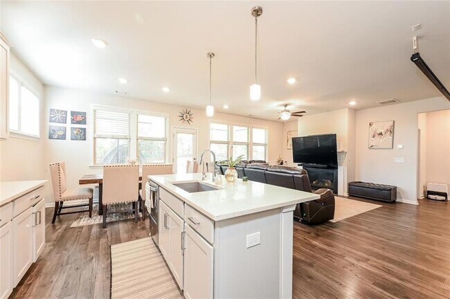 Building Photo - 4245 Grandview Pointe Wy