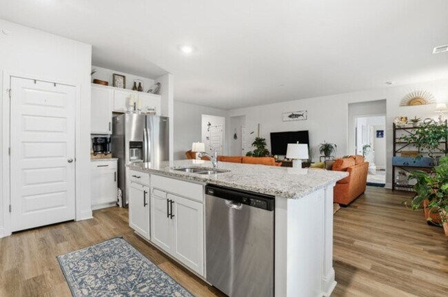 Building Photo - 564 Foxtail Dr