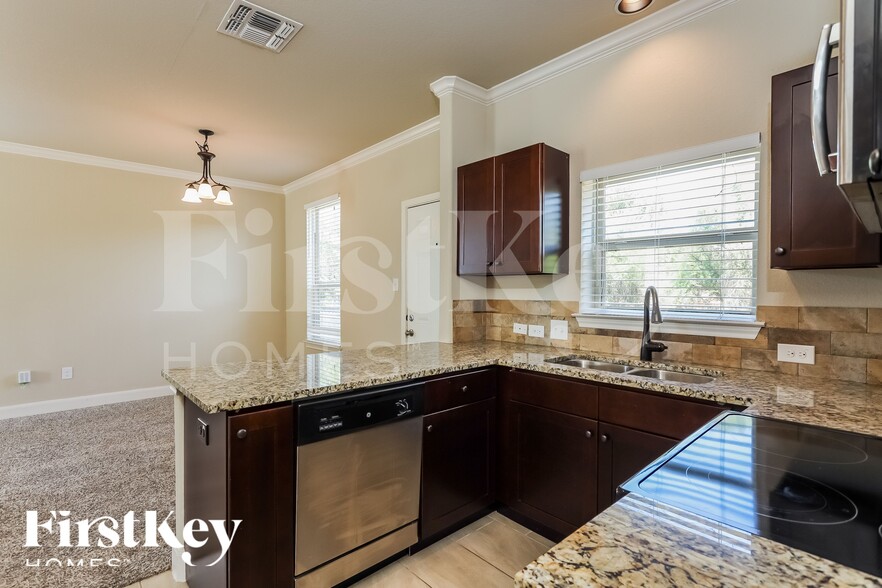 Building Photo - 4011 Anton Dr