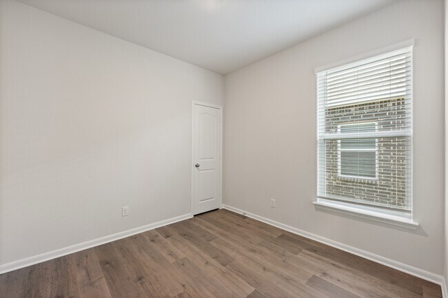 Building Photo - 109 Magnolia Blvd